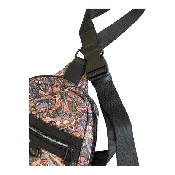 Sakroots Crossbody Sling Backpack Hiker Floral - Picture 3 of 11